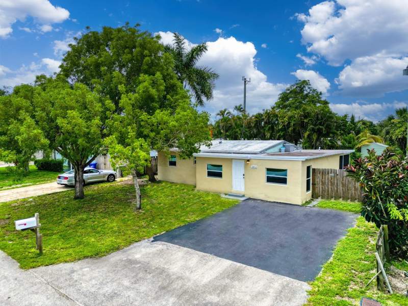 4 bedroom Single Family Residence at 1412 NE 25th Court, Collier Manor 4th Add 38-, Pompano Beach — photo 4