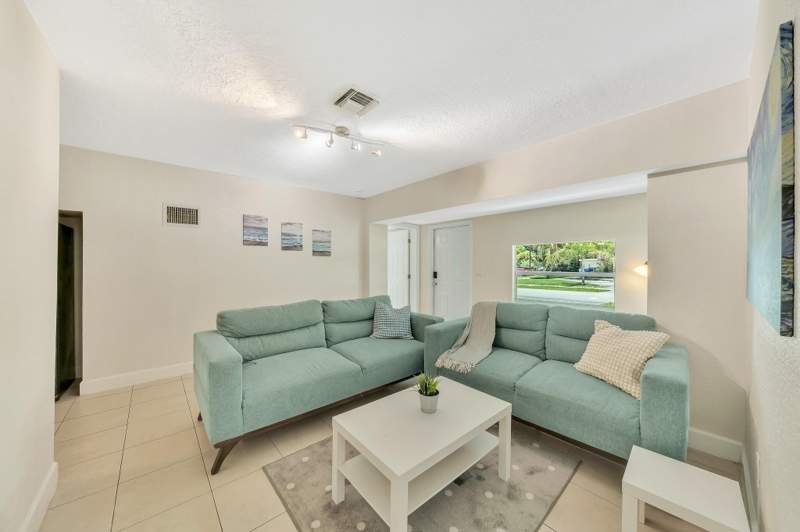 4 bedroom Single Family Residence at 1412 NE 25th Court, Collier Manor 4th Add 38-, Pompano Beach — photo 5