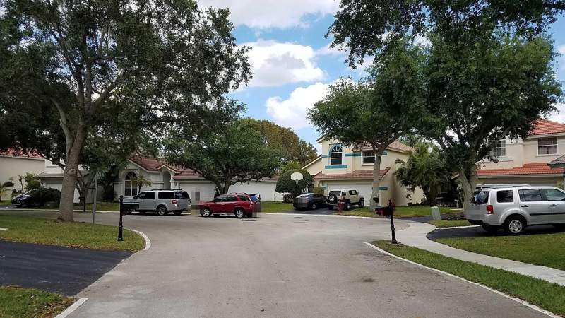 4 bedroom Single Family Residence at 6930 NW 28th Street, Holiday Spgs East 133-49, Margate — photo 3