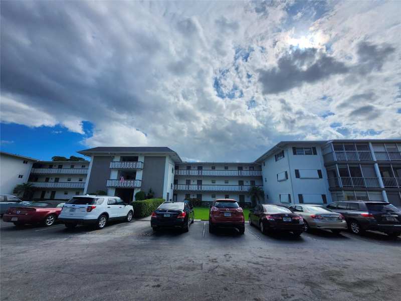 1 bedroom Condominium at 1201 Hillcrest Court #105, Hillcrest Country Club Apts No 7, Hollywood — photo 1