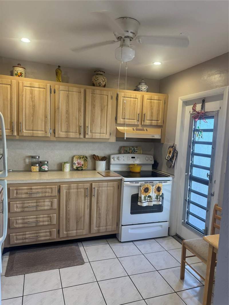 1 bedroom Condominium at 3940 NW 42 Avenue #315, Topaz South Condo, Lauderdale Lakes — photo 2
