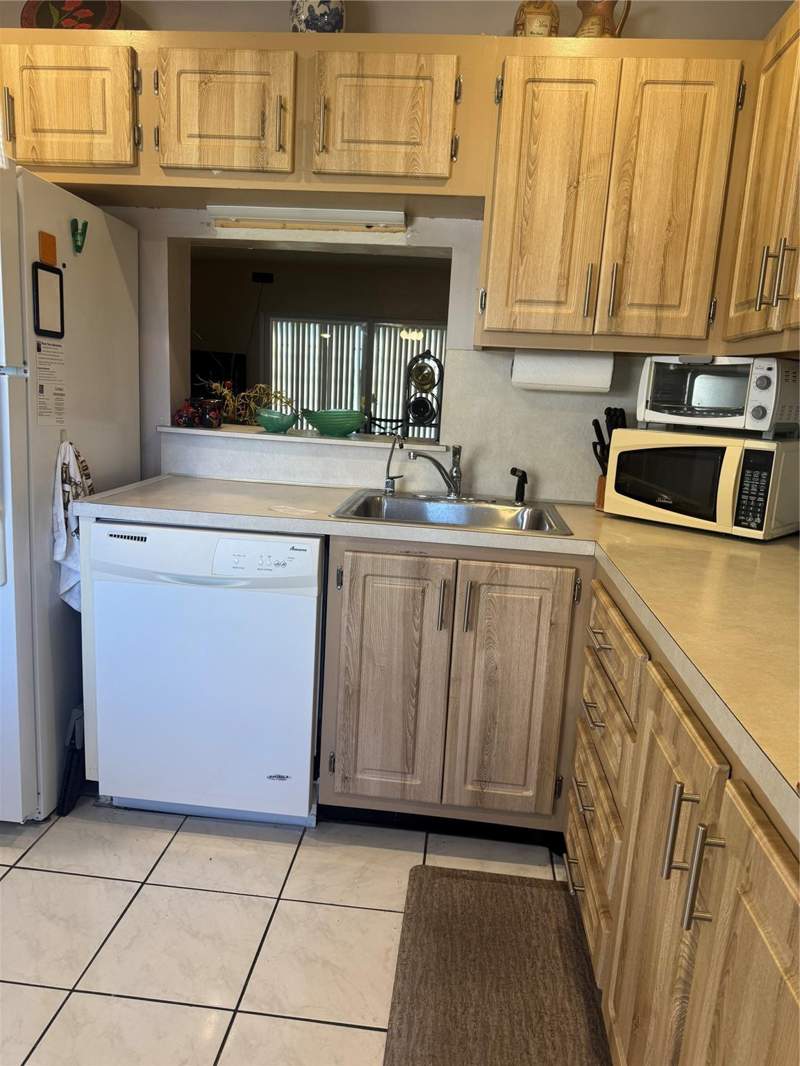 1 bedroom Condominium at 3940 NW 42 Avenue #315, Topaz South Condo, Lauderdale Lakes — photo 3