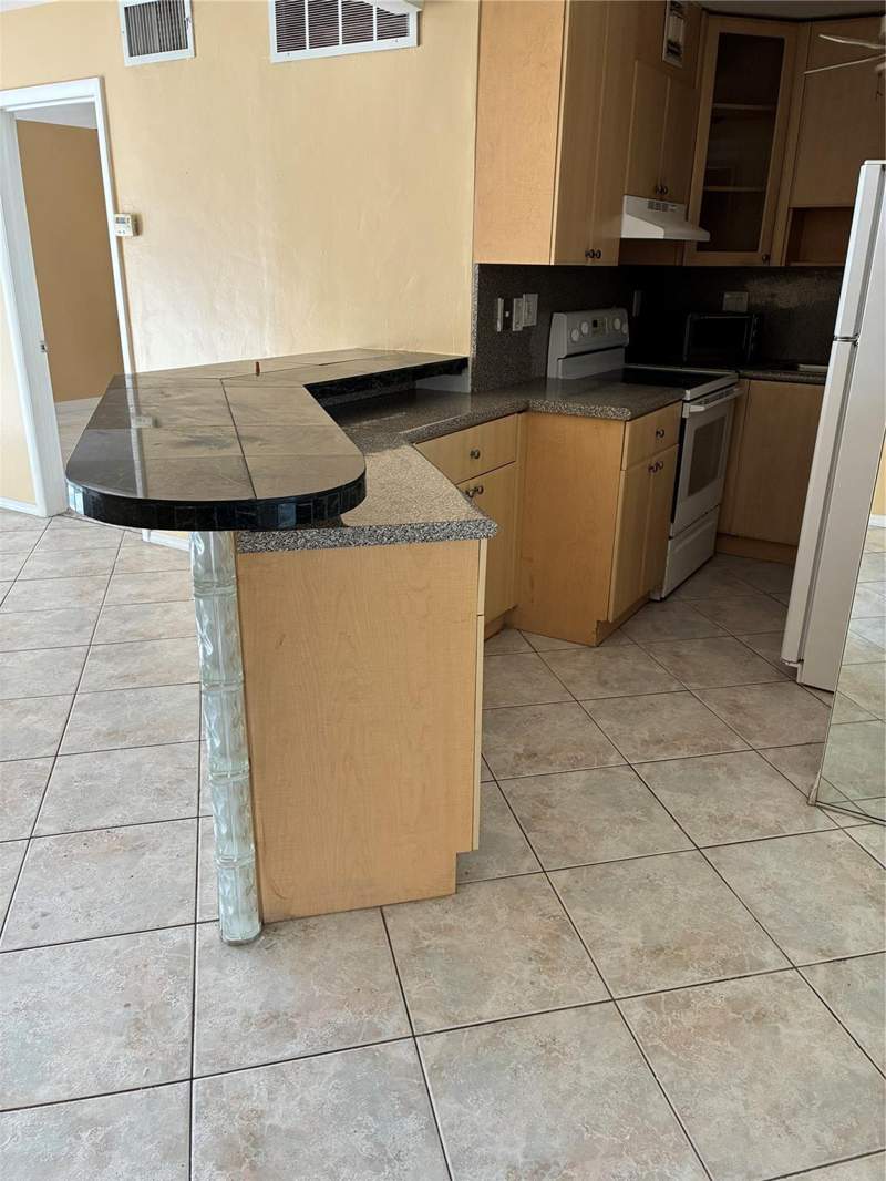 1 bedroom Condominium at 3040 NE 16th Avenue #A210, river shores, Oakland Park — photo 3