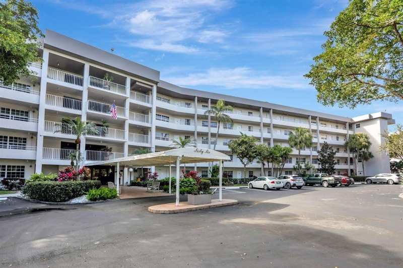 3 bedroom Condominium at 565 Oaks Lane #103, No. 66 Palm-Aire Country, Pompano Beach — photo 1