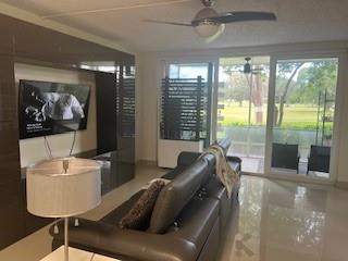 565 Oaks Lane #103, Pompano Beach FL - photo 11 of 41