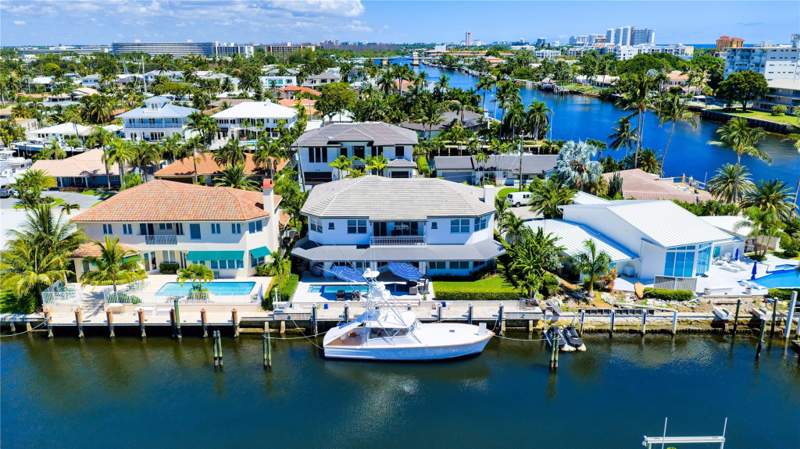 6 bedroom Single Family Residence at 1580 SE 8th Street, The Cove 2nd Sec 33-27 B, Deerfield Beach — photo 2