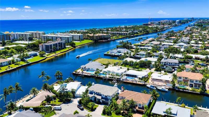 6 bedroom Single Family Residence at 1580 SE 8th Street, The Cove 2nd Sec 33-27 B, Deerfield Beach — photo 1