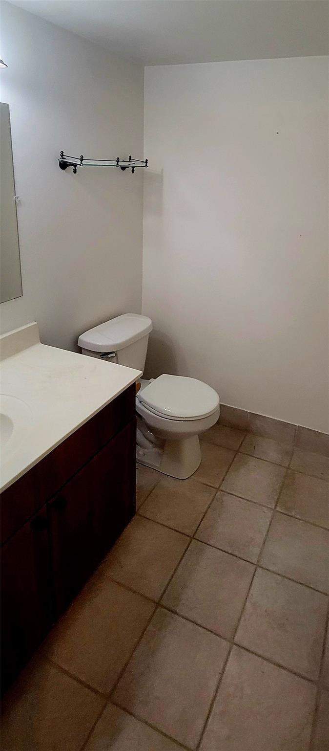 1 bedroom Condominium at 6260 S Falls Cir Drive #206, Inverrary Country Club, Lauderhill — photo 3