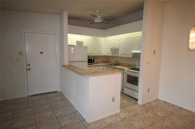 2 bedroom Condominium at 9728 S Belfort Circle #206, Belfort, Tamarac — photo 2