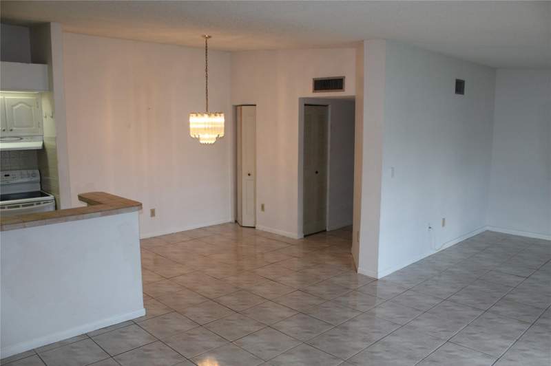 2 bedroom Condominium at 9728 S Belfort Circle #206, Belfort, Tamarac — photo 4
