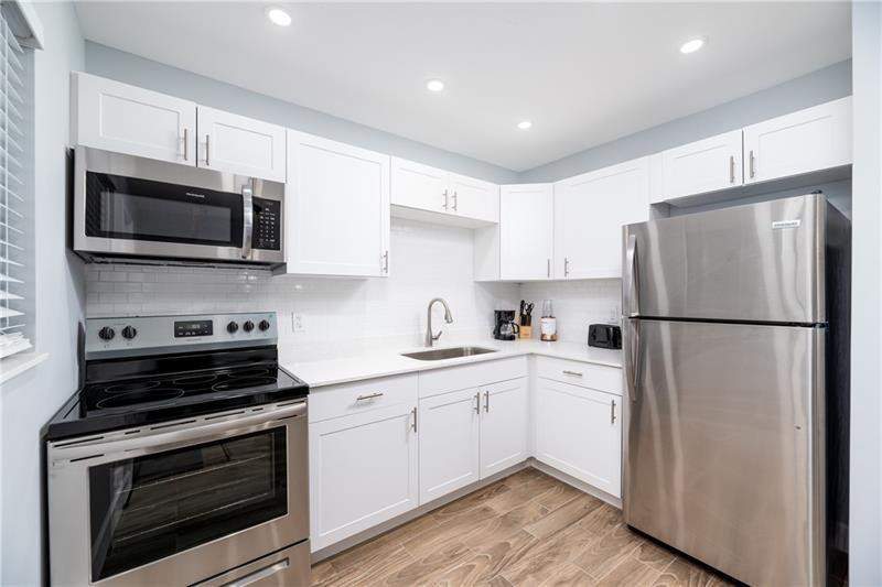 2 bedroom Single Family Residence at 628 SW 14th Terrace, Riverside Add Amd 1-13 B, Fort Lauderdale — photo 2