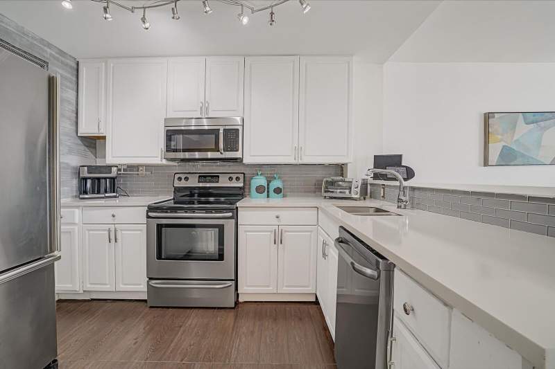 1 bedroom Condominium at 1609 N Riverside Drive #304, Seacrest Towers, Pompano Beach — photo 4