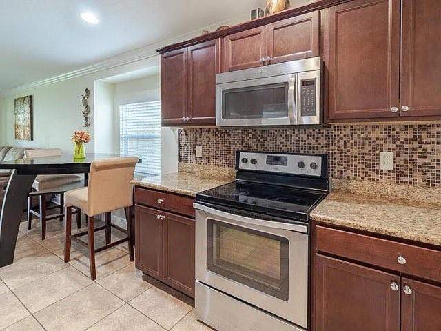 4 bedroom Single Family Residence at 9446 Windrift Circle, Palm Breezes Club, Fort Pierce — photo 2