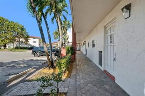 9320 S Hollybrook Lake Drive #103, Pembroke Pines FL - photo 19 of 56