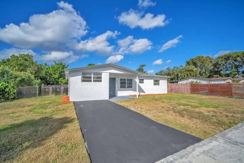 5 bedroom Single Family Residence at 4911 NW 16th Street, Flair Sub 5 54-36 B, Lauderhill — photo 3