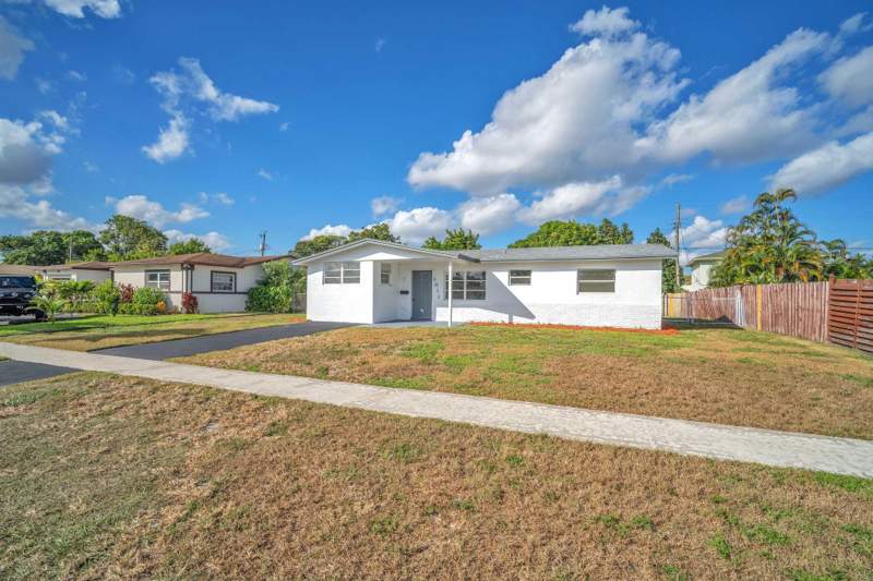 5 bedroom Single Family Residence at 4911 NW 16th Street, Flair Sub 5 54-36 B, Lauderhill — photo 5