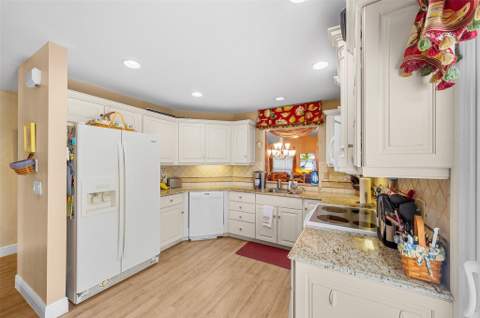 6809 SE Yorktown Drive, Hobe Sound FL - photo 7 of 30