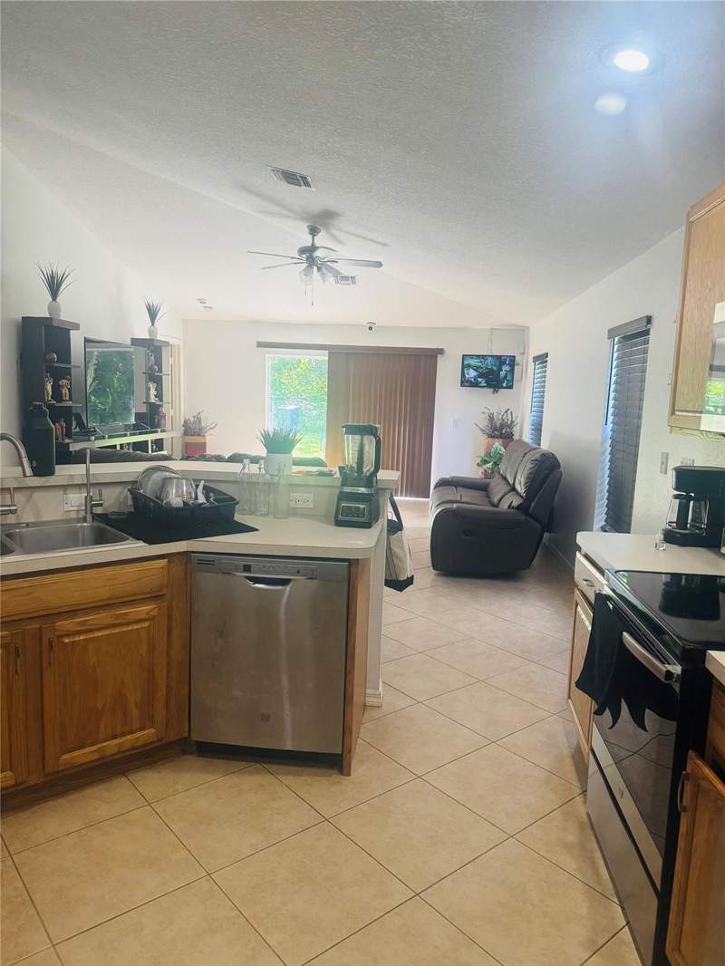 3 bedroom Single Family Residence at 296 SW Panther Trace, Sawgrass Lakes 1 Pud Ph 1, Port St. Lucie — photo 4