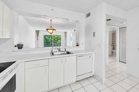 9580 Weldon Circle #408k, Tamarac FL - photo 14 of 51