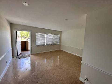 9101 Sunrise Lakes Boulevard, Sunrise FL - photo 12 of 14