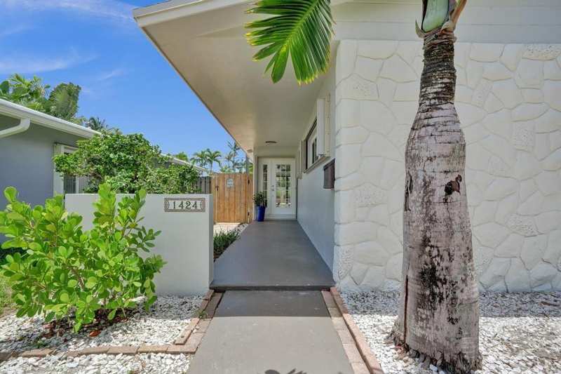 2 bedroom Single Family Residence at 1424 Adams Street, Hollywood, Hollywood — photo 1