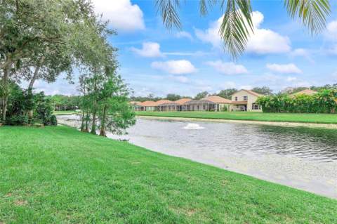4020 Dorado Drive, Riviera Beach FL - photo 8 of 34