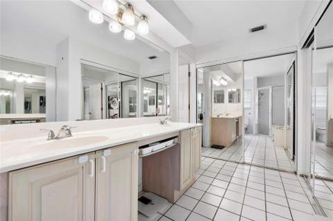 4020 Dorado Drive, Riviera Beach FL - photo 13 of 34