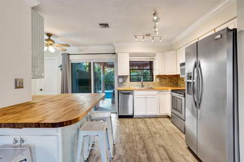 4221 NE 13th Avenue, Oakland Park FL - photo 7 of 28