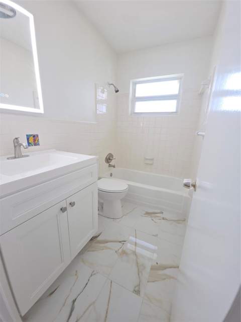 2131 NE 42nd Court #208e, Lighthouse Point FL - photo 13 of 27