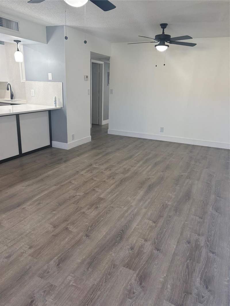 2 bedroom Condominium at 5492 Courtyard Drive #5492, The Courtyard Condominium, Margate — photo 2