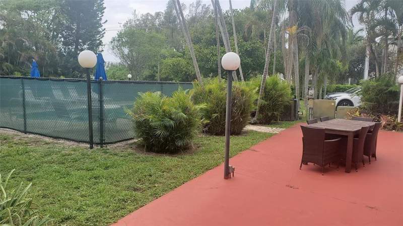2 bedroom Condominium at 3910 Crystal Lake Drive #403, Villa Lago, Deerfield Beach — photo 4