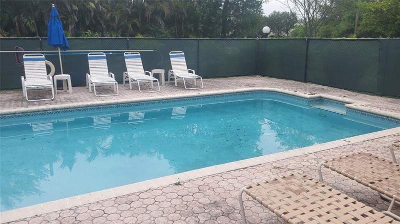 2 bedroom Condominium at 3910 Crystal Lake Drive #403, Villa Lago, Deerfield Beach — photo 5