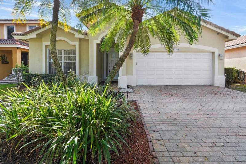 4 bedroom Single Family Residence at 13758 SW 31st Street, Pod 12 At Monarch Lakes 1, Miramar — photo 2