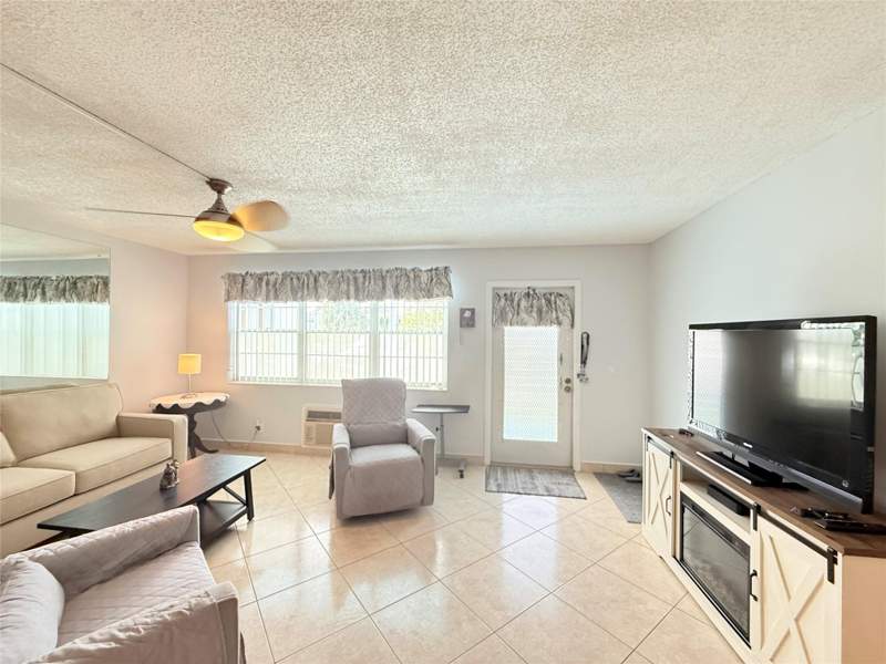 1 bedroom Condominium at 53 Markham C #53, Century Village, Deerfield Beach — photo 2