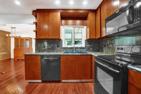 4731 NE 13 Avenue, Oakland Park FL - photo 9 of 32