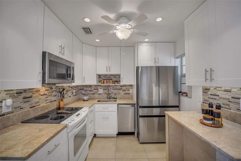 2 bedroom Condominium at 700 Layne Boulevard #301, Golden Isles Condo Apts, Hallandale Beach — photo 2