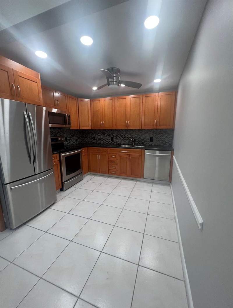 2 bedroom Condominium at 3050 Wolverton C #3050, Century Village, Boca Raton — photo 2