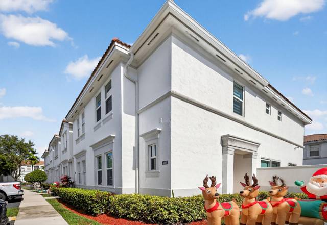 Villas At Nautica