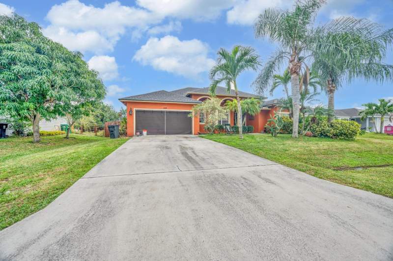 4 bedroom Single Family Residence at 624 SW Nichols Terrace, Port St Lucie Sec 09, Port St. Lucie — photo 2