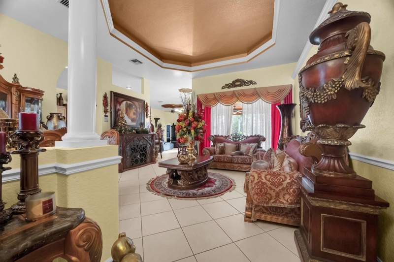 4 bedroom Single Family Residence at 624 SW Nichols Terrace, Port St Lucie Sec 09, Port St. Lucie — photo 4