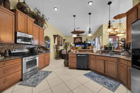 624 SW Nichols Terrace, Port St. Lucie FL - photo 8 of 44