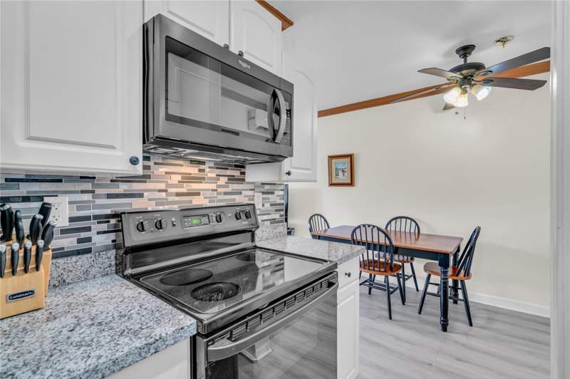 1 bedroom Stock Cooperative at 1050 SW 11th Street #1L, Ro-Len Lakes, Hallandale Beach — photo 5