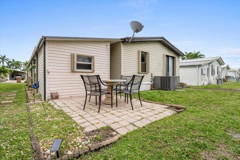 2 bedroom Mobile Home at 5343 NW 4th Terrace, Highland Meadows Estates West, Deerfield Beach — photo 2