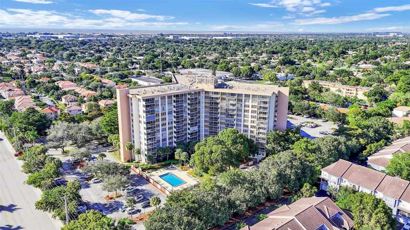 2 bedroom Condominium at 10777 W Sample Road #711, Country Club Tower, Coral Springs — photo 1