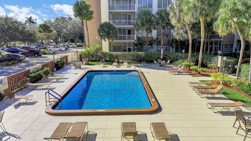 2 bedroom Condominium at 10777 W Sample Road #711, Country Club Tower, Coral Springs — photo 3