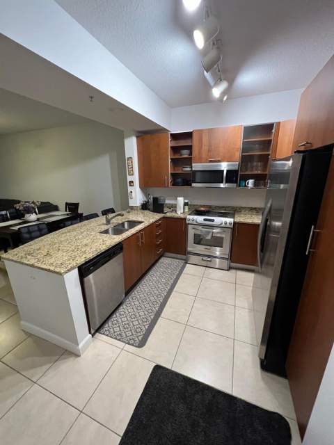 1945 S Ocean Drive #910, Hallandale Beach FL - photo 18 of 31
