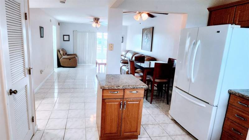 2 bedroom Condominium at 2721 N Pine Island Road #309, Sunrise Lakes Phase 3, Sunrise — photo 5