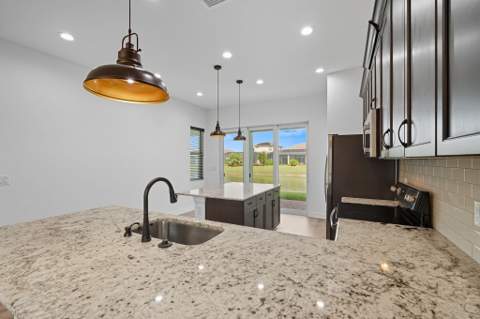 9118 SW Michele Way, Port St. Lucie FL - photo 10 of 33