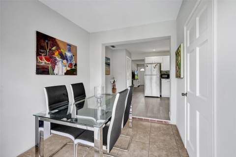 4017 Woodside Drive, Coral Springs FL - photo 9 of 37