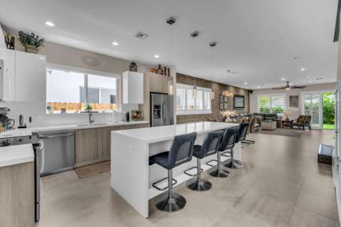 807 SW 7Th Avenue, home for sale on SW 7Th Avenue